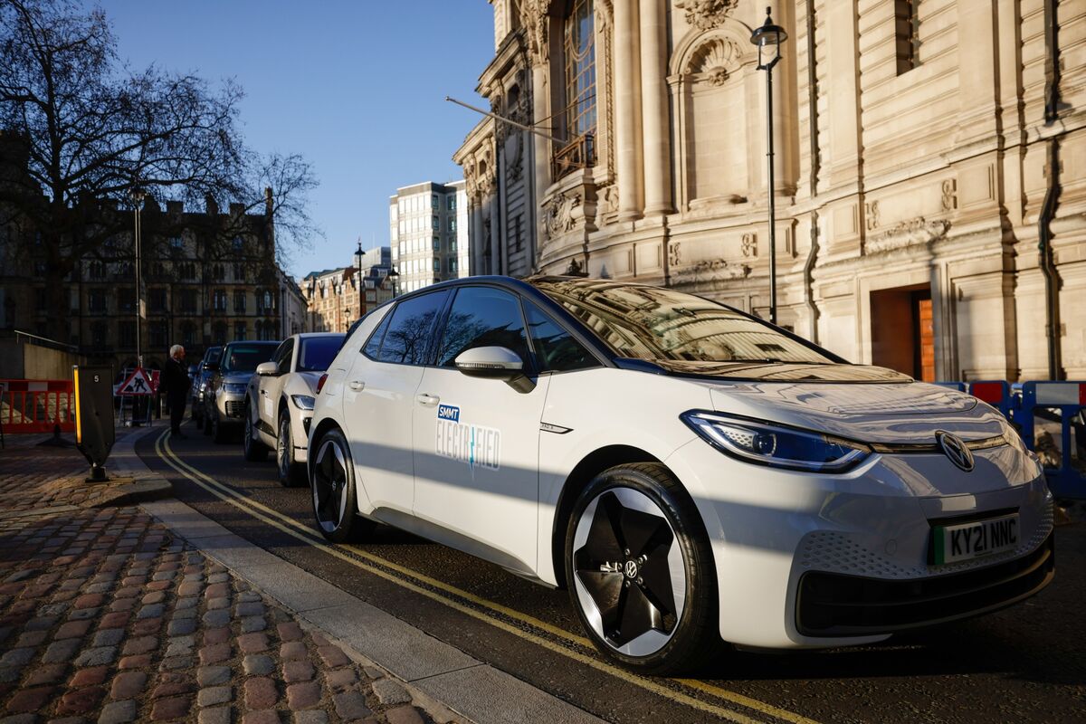 Auto Companies Push UK To Increase Electric-Car Incentives - Bloomberg