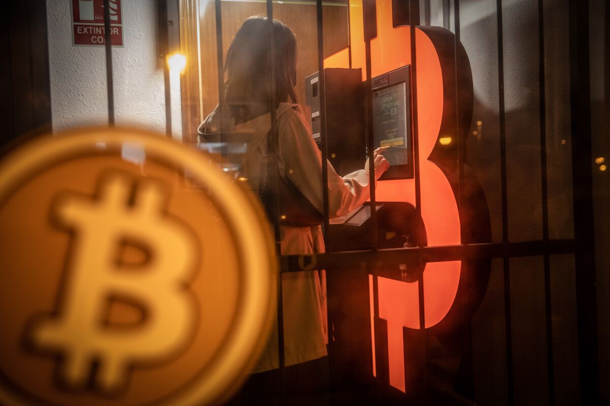 Novogratz Says Bitcoin Risks Being Under Pressure for Weeks