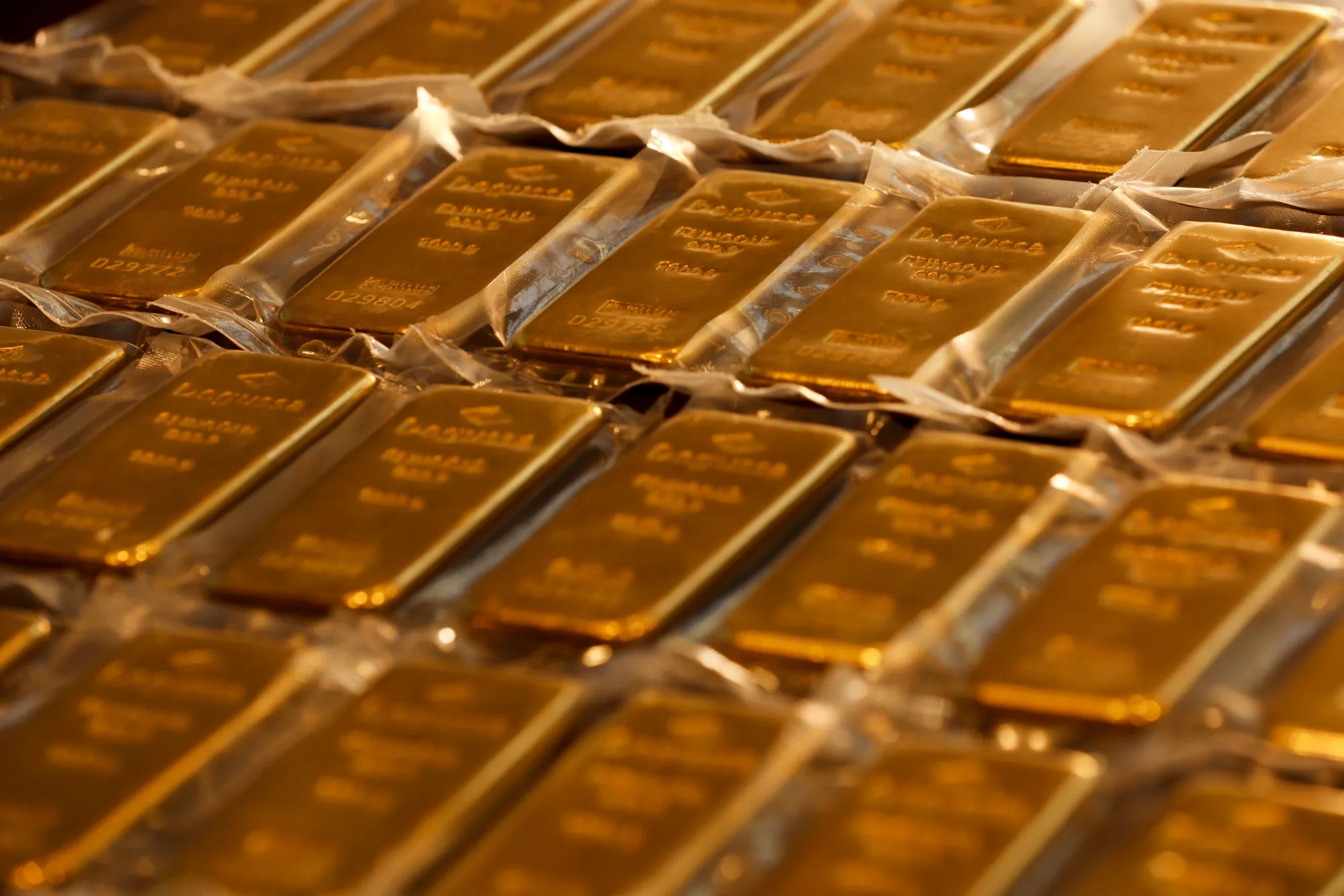 A Gold Bullion Dealer As Bitcoin's Nouveau Riche Run To The Metal As Cryptocurrency Crashes