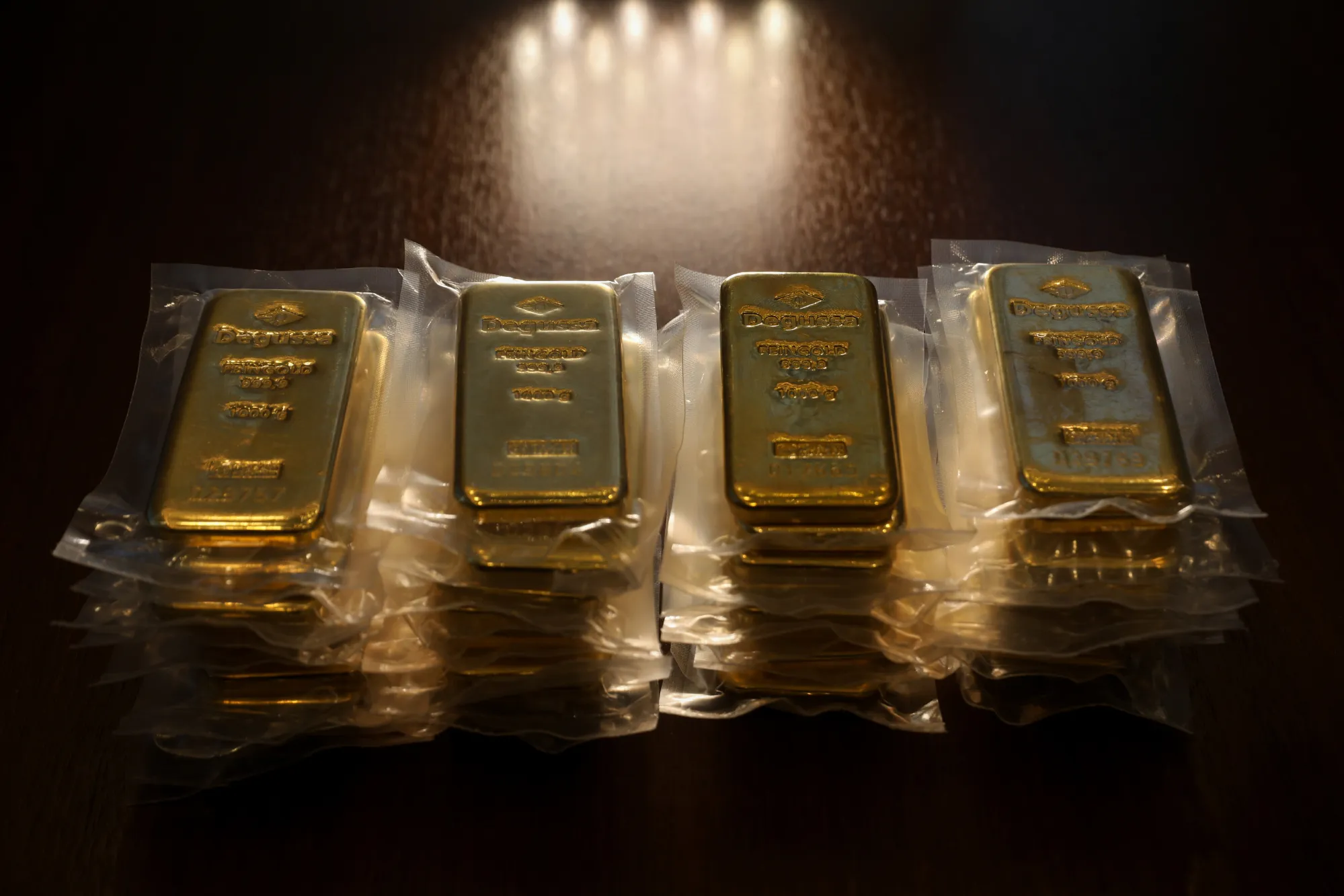 A Gold Bullion Dealer As Bitcoin's Nouveau Riche Run To The Metal As Cryptocurrency Crashes