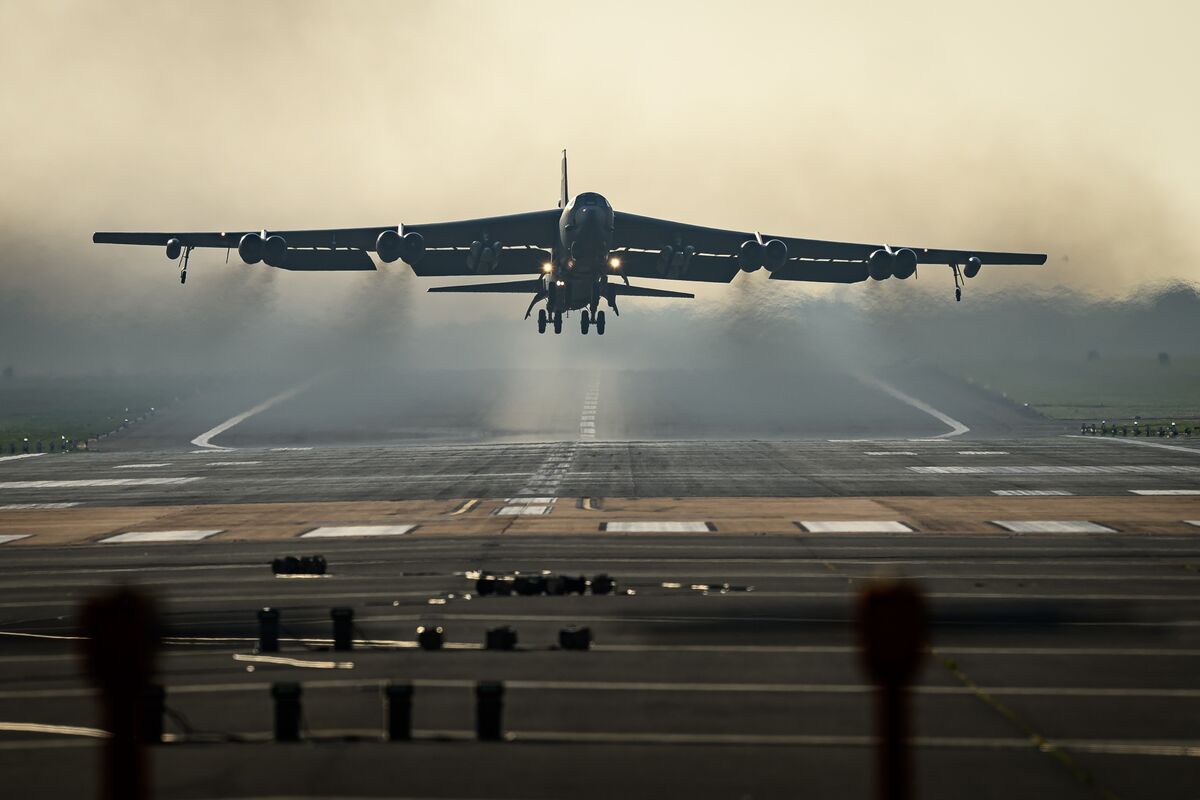 US B-52 Bomber Crashes in California Shortly After Takeoff