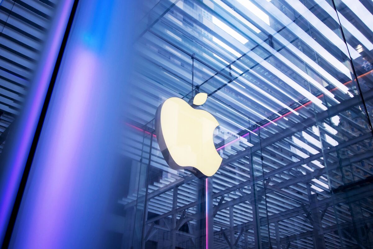 Apple Gets Rare Bear Rating as KeyBanc Downgrades on Demand Risk