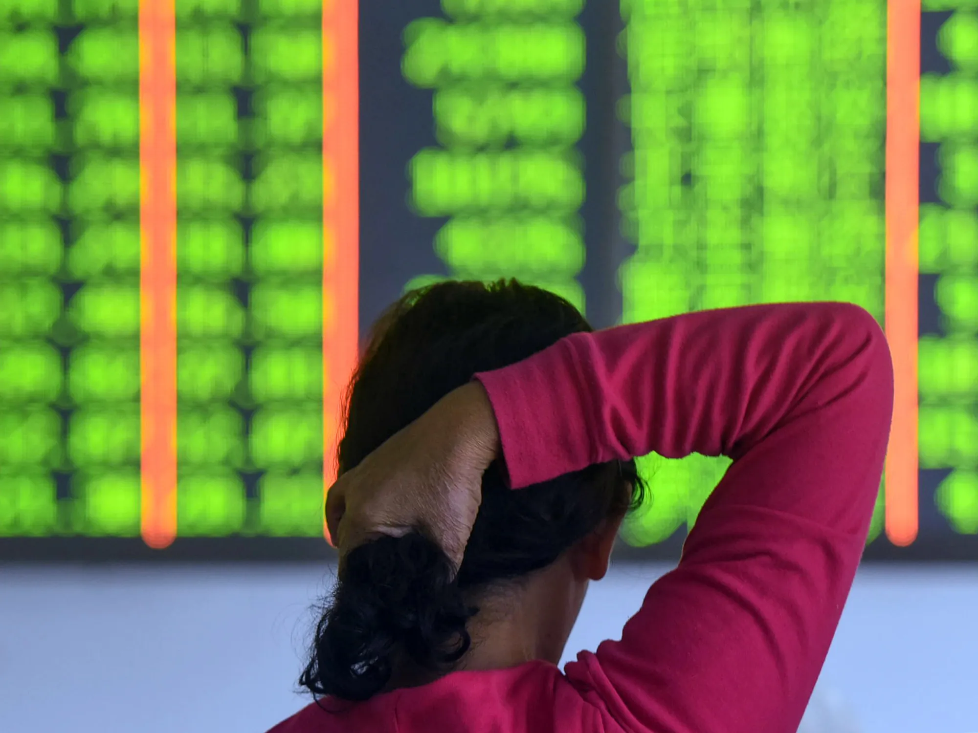 A investor monitors stock prices at a securities company in Hangzhou in China's eastern Zhejiang province on October 18, 2018. - Shares in Shanghai plunged almost three percent on October 18 as the yuan weakened and the Federal Reserve flagged more US interest rate hikes. (Photo by STR / AFP) / China OUT (Photo credit should read STR/AFP/Getty Images)