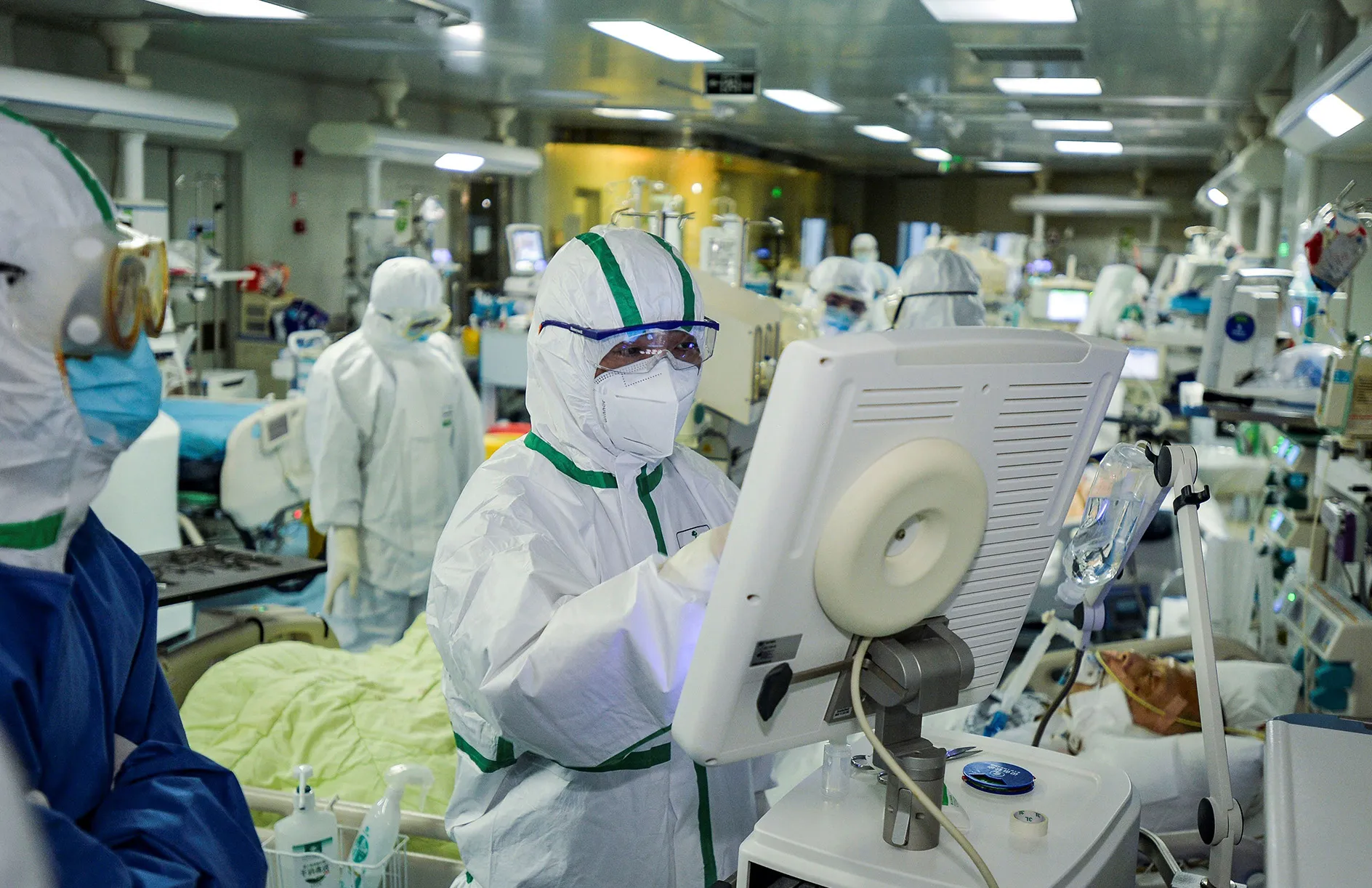 Medical staff treating patients infected by the COVID-19 coronavirus at a hospital in Wuhan in China's central Hubei province on Feb.&nbsp;24.&nbsp;