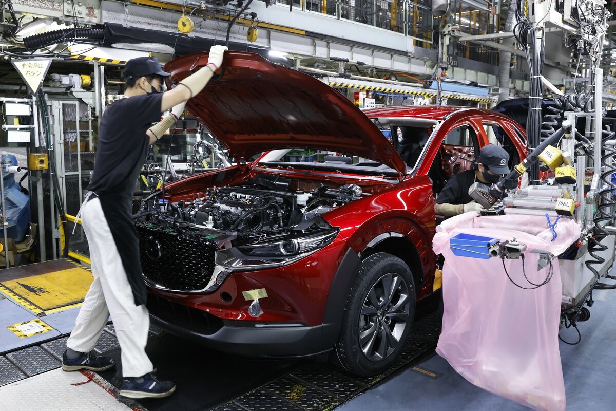 Japan’s Auto Union Seeks Higher Wage Gains as BOJ Watches Trends