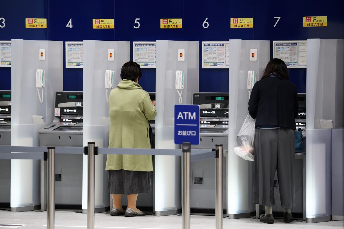 Japan’s Top Banks Said to Mull Joint ATM Operation to Cut Costs