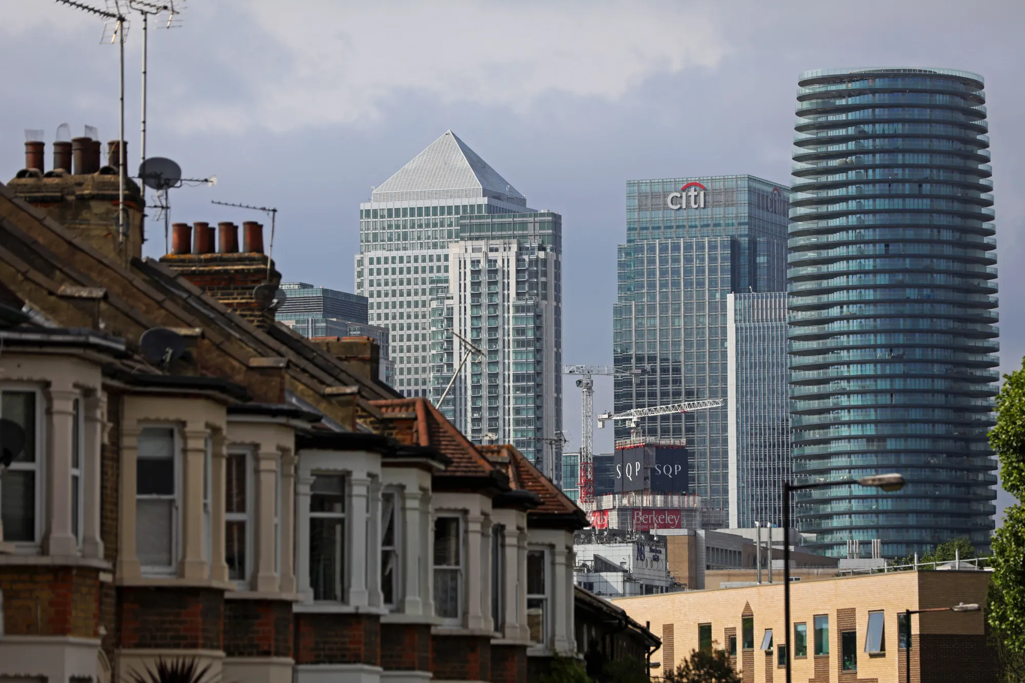Citigroup Inc., right, and the One Canada Square skyscraper in Canary Wharf in London.&nbsp;