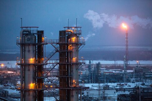 Inside OAO Lukoil's Nizhegorodnefteorgsintez Oil Refinery