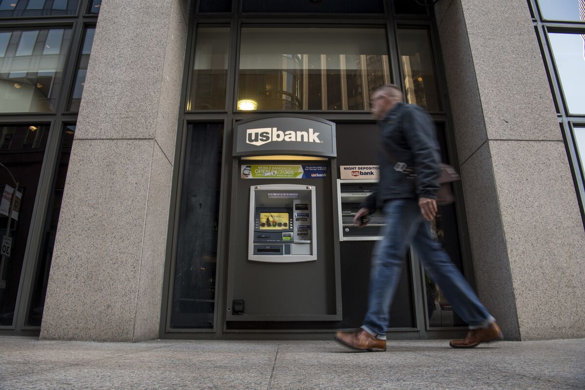 Government Shutdown Update U.S. Banks Boost Aid to Customers Bloomberg