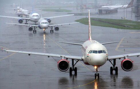 1468569138_india airport traffic lede