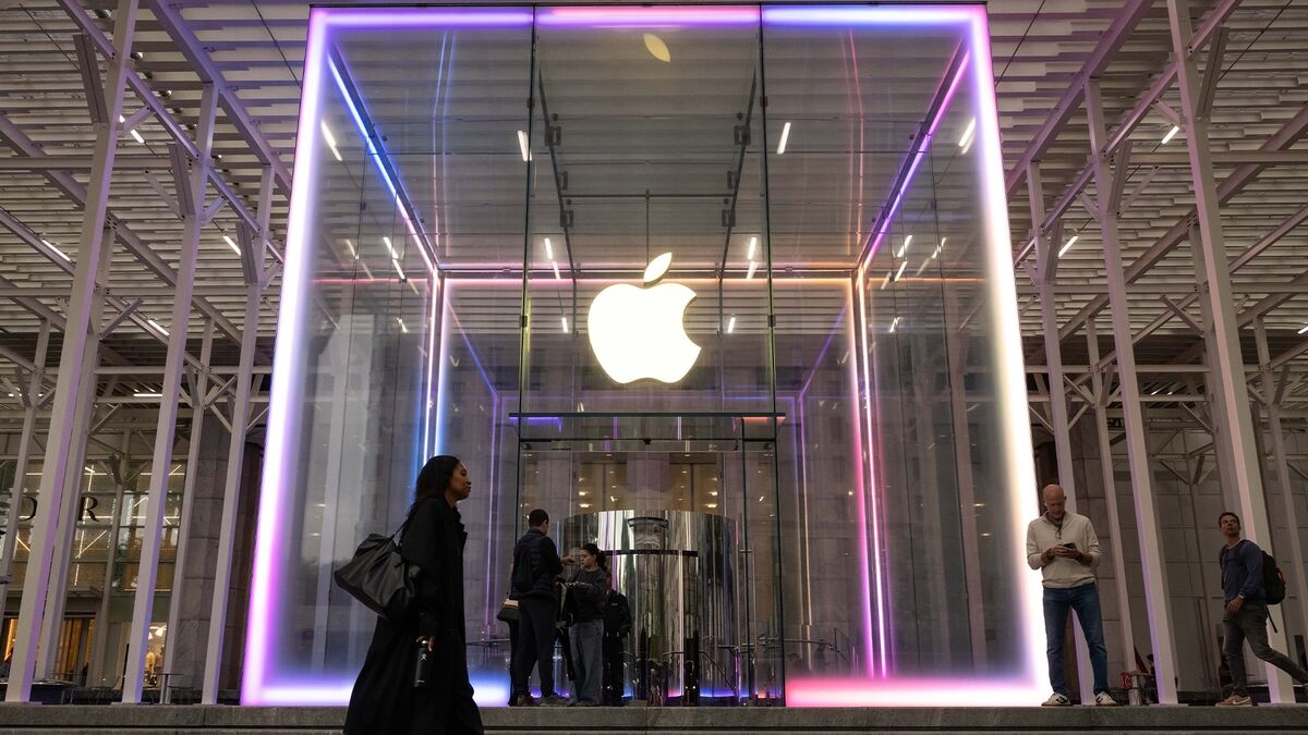 Apple Rallies on Fresh Buy Rating