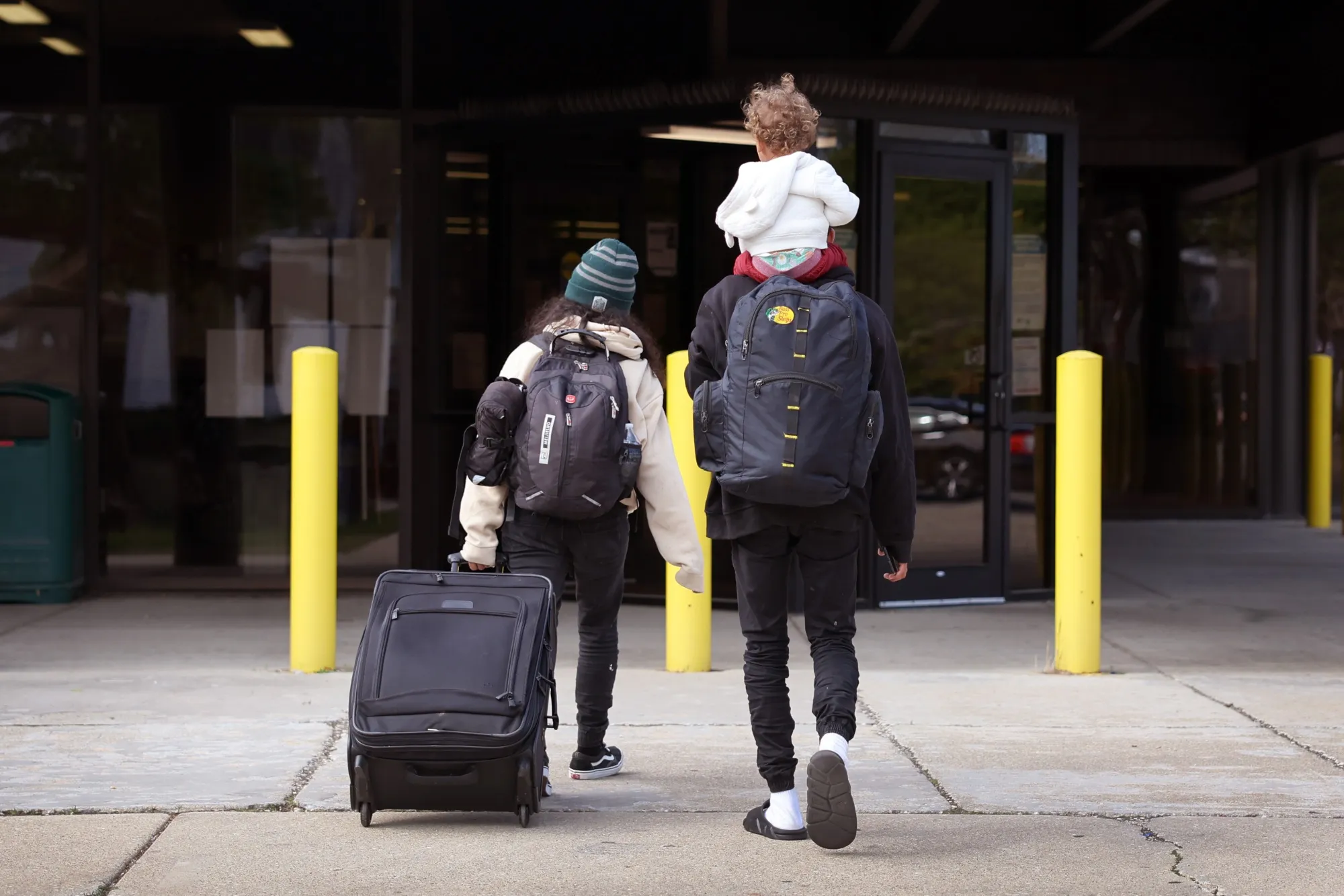 A migrant family from Venezuela arrives at a police station&nbsp;in Chicago, Illinois in May 2023.&nbsp;