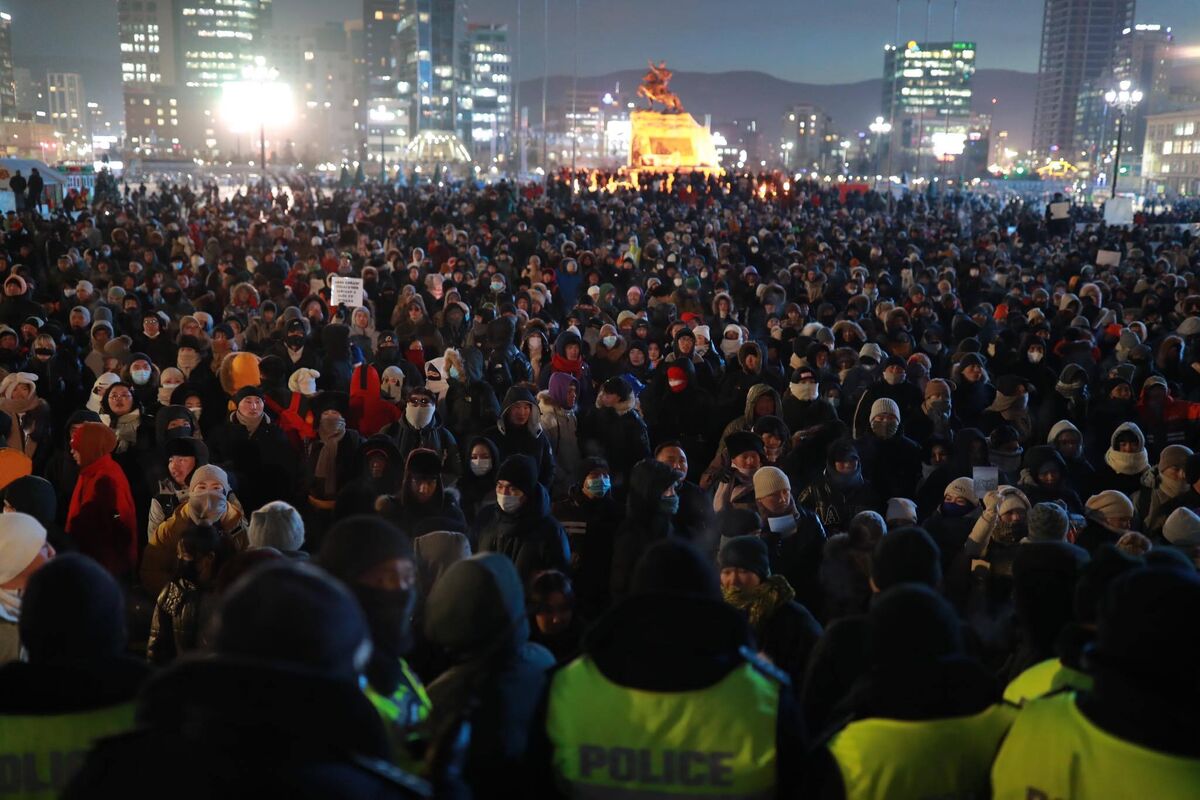 Mongolians Protest Reports of Stolen Coal in Sub-Zero Cold - Bloomberg