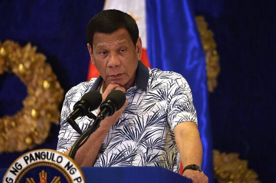 Duterte’s Water Rants Threaten Philippine Pitch to Investors