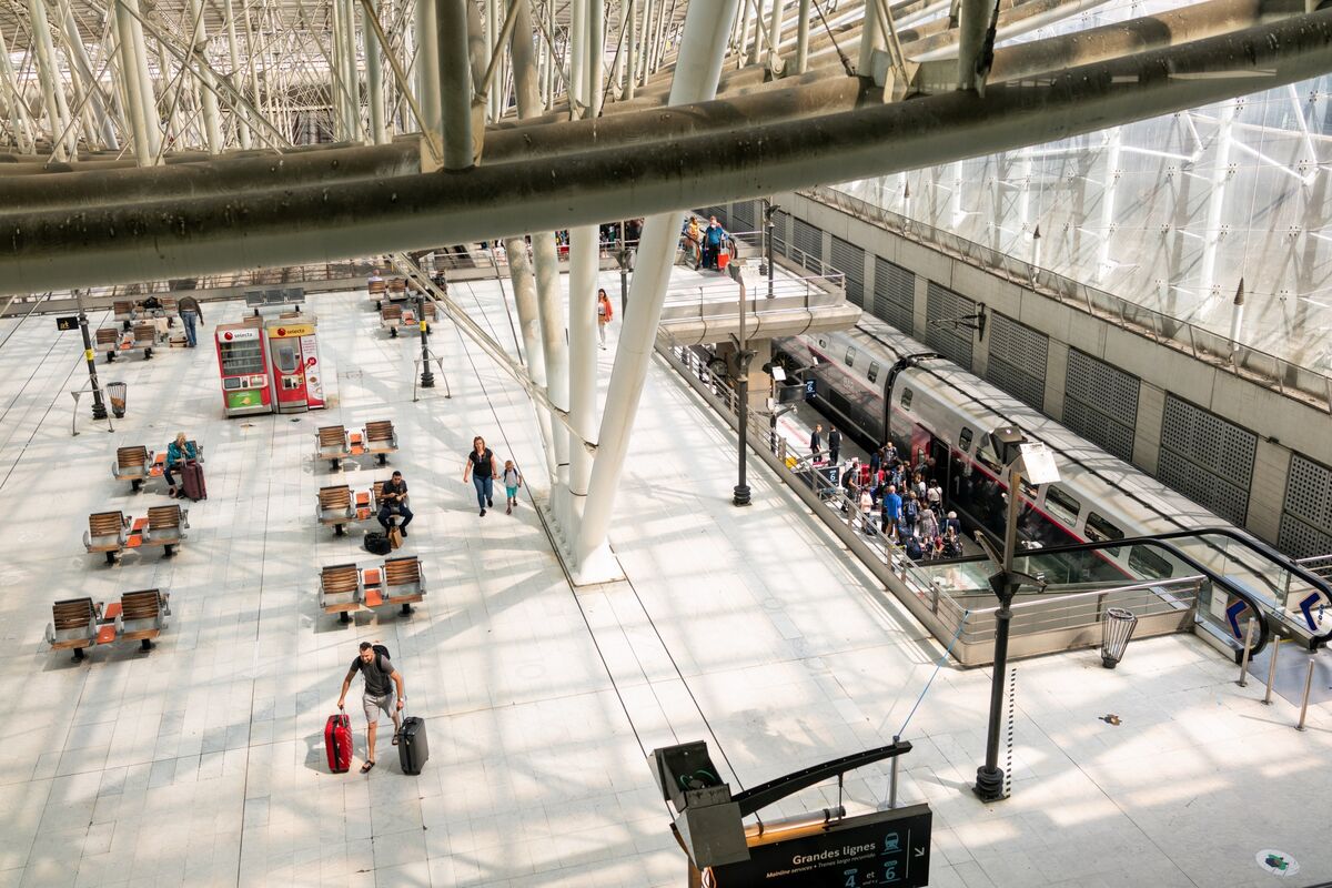 assets.bwbx.io image