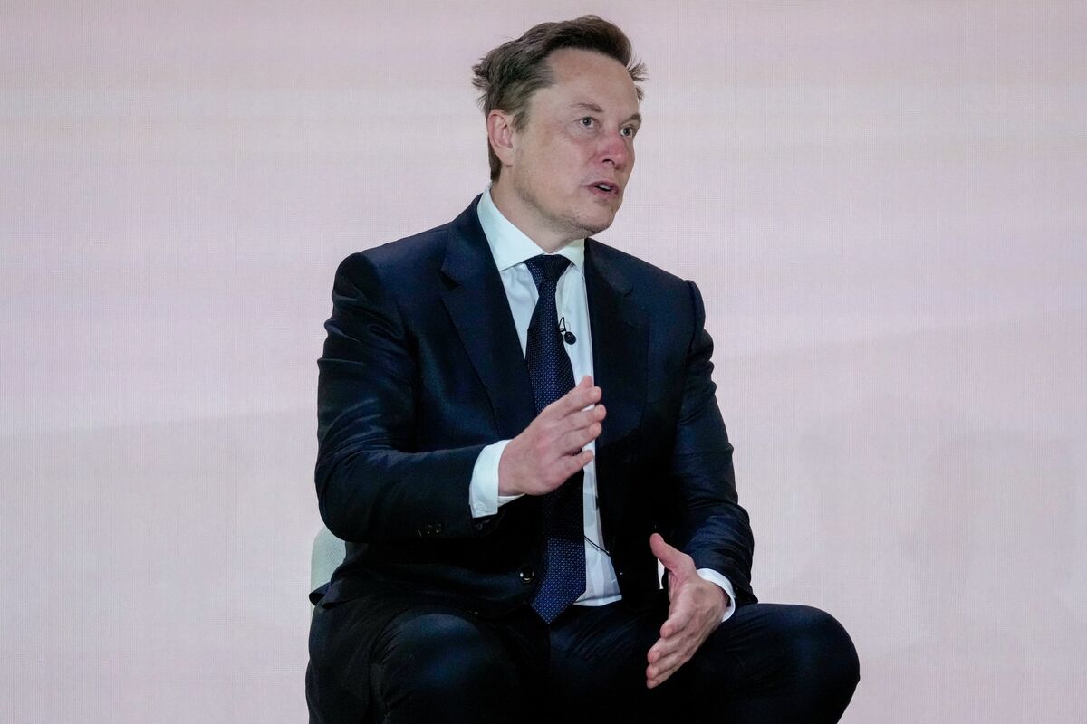 Musk’s Dream of SpaceX-Tesla Merger Rests on Carmaker’s Shareholders