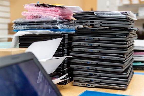 Microsoft and Apple Wage War on Gadget Right-to-Repair Laws