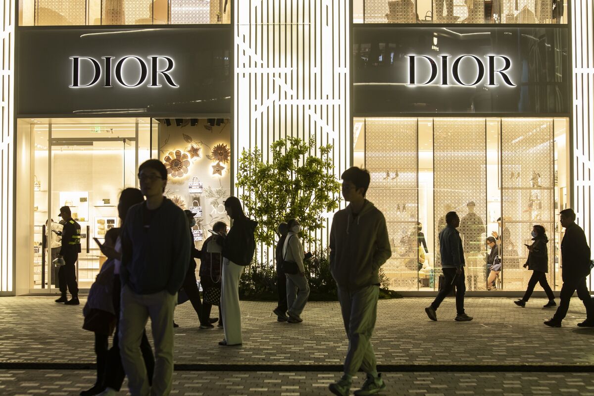 ⚫️ BLOOMBERG: La Cina sanziona Dior di LVMH per violazione delle norme sulla privacy dei dati a Shanghai