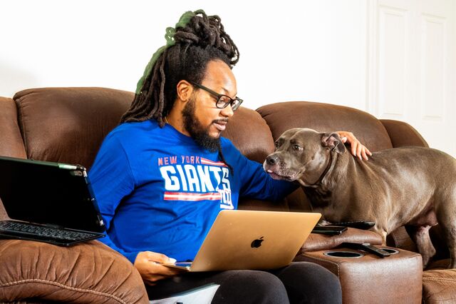 Lonte Smith. The Podcast Guy. Age: 35. Location: Greensboro, North Carolina. Profession: Payroll specialist at a university. Outlay: $3,000-$5,000 every Sunday of NFL season.