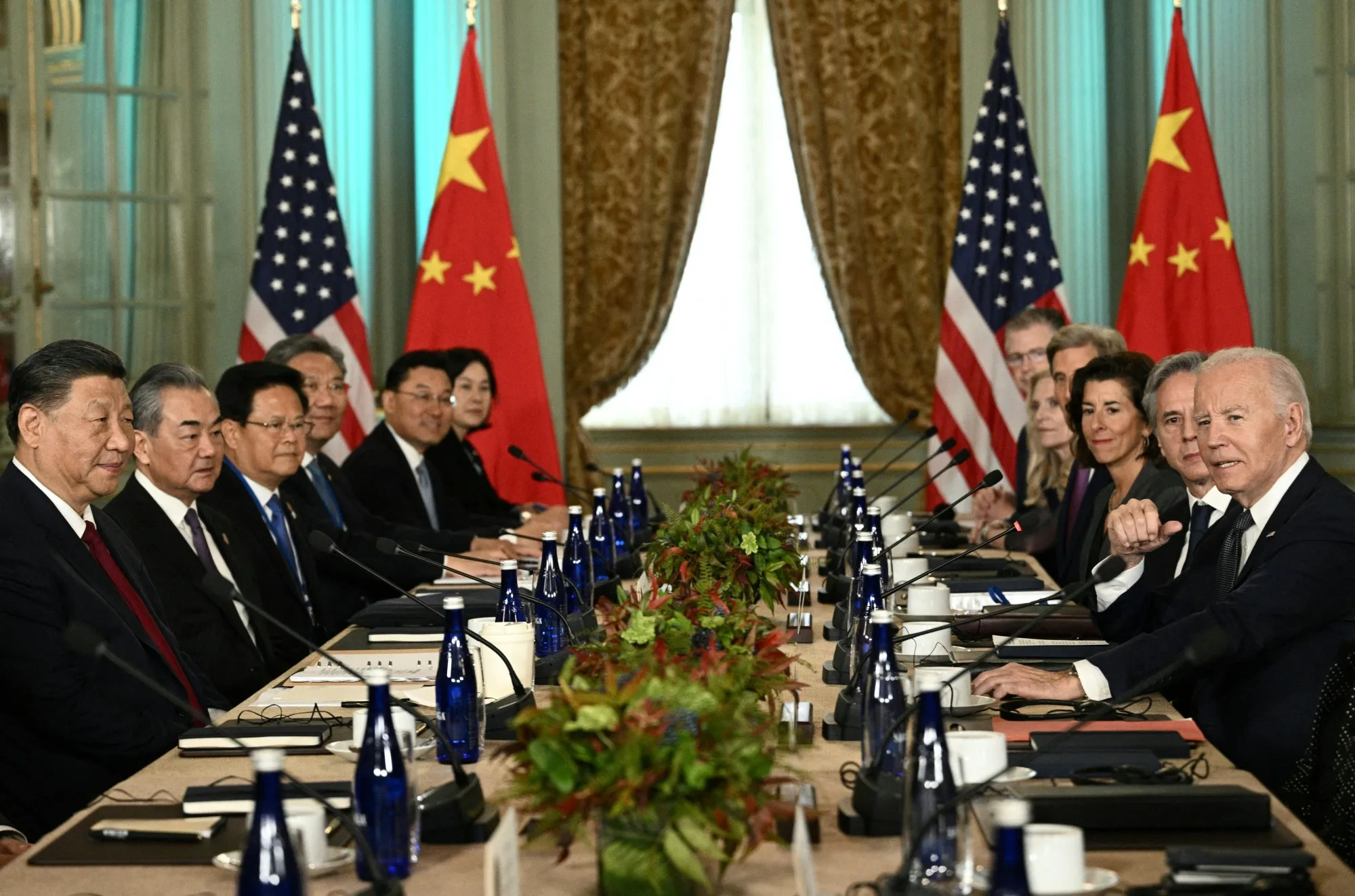US President Joe Biden, right, meets with Chinese President Xi Jinping, left, outside San Francisco&nbsp;on Nov. 15.