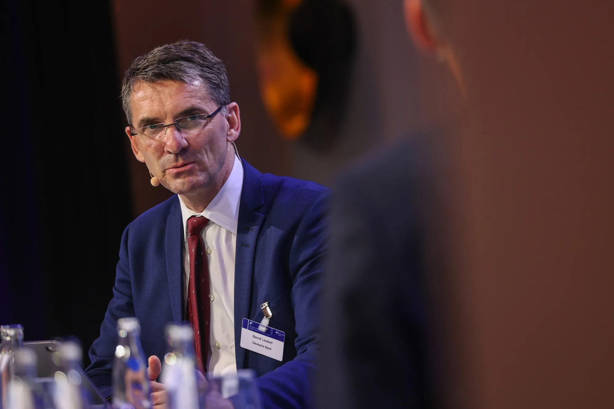 ドイツ銀行、不正トレーダーの電話通話を検知するＡＩを試験導入 - Bloomberg