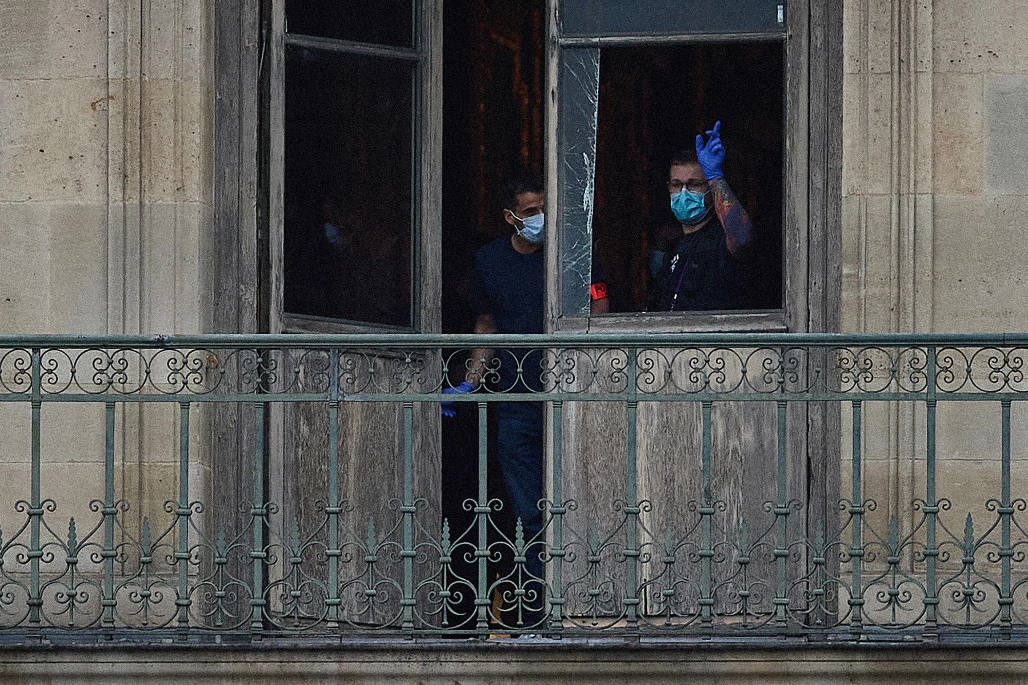 Louvre Closes After Jewellery Heist