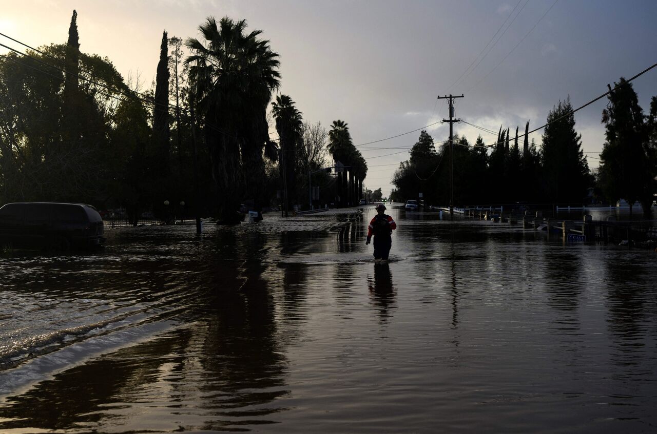 California Storm Death Toll Hits 19 With More Pounding Ahead - Bloomberg