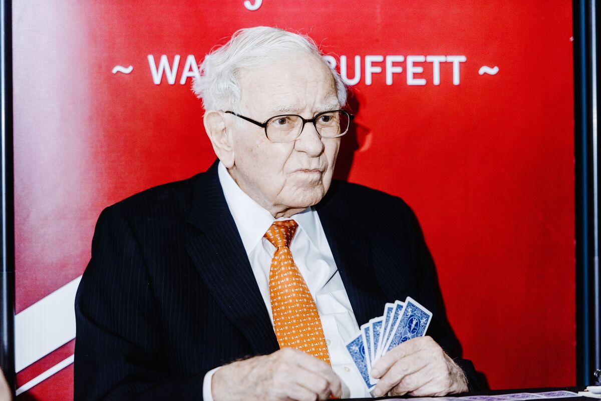 Buffett’s Berkshire Trims HP Stake, Exits Bet on General Motors
