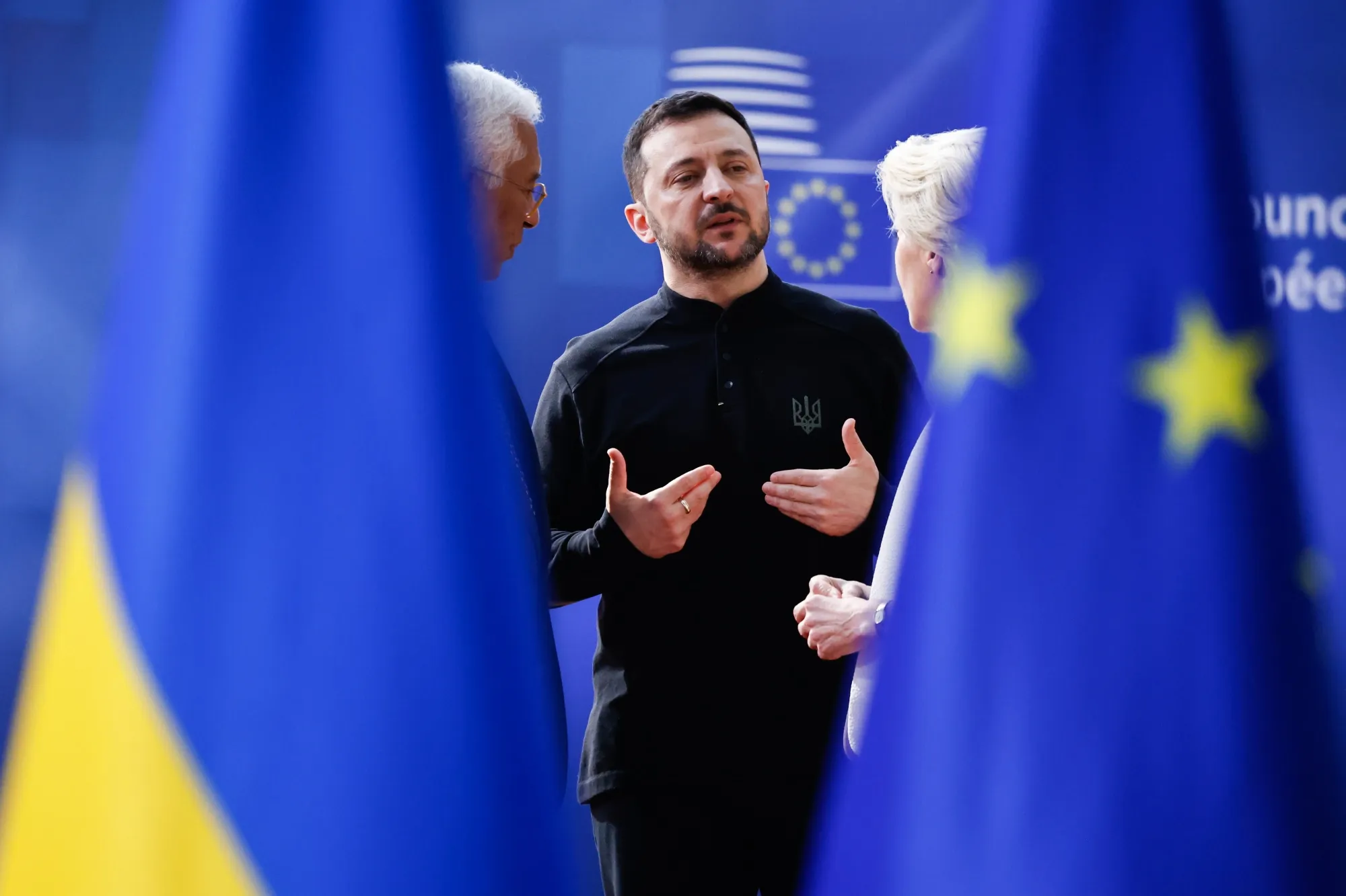Volodymyr Zelenskiy with Ursular von der Leyen and Antonio Costa, in Brussels, on March 6.