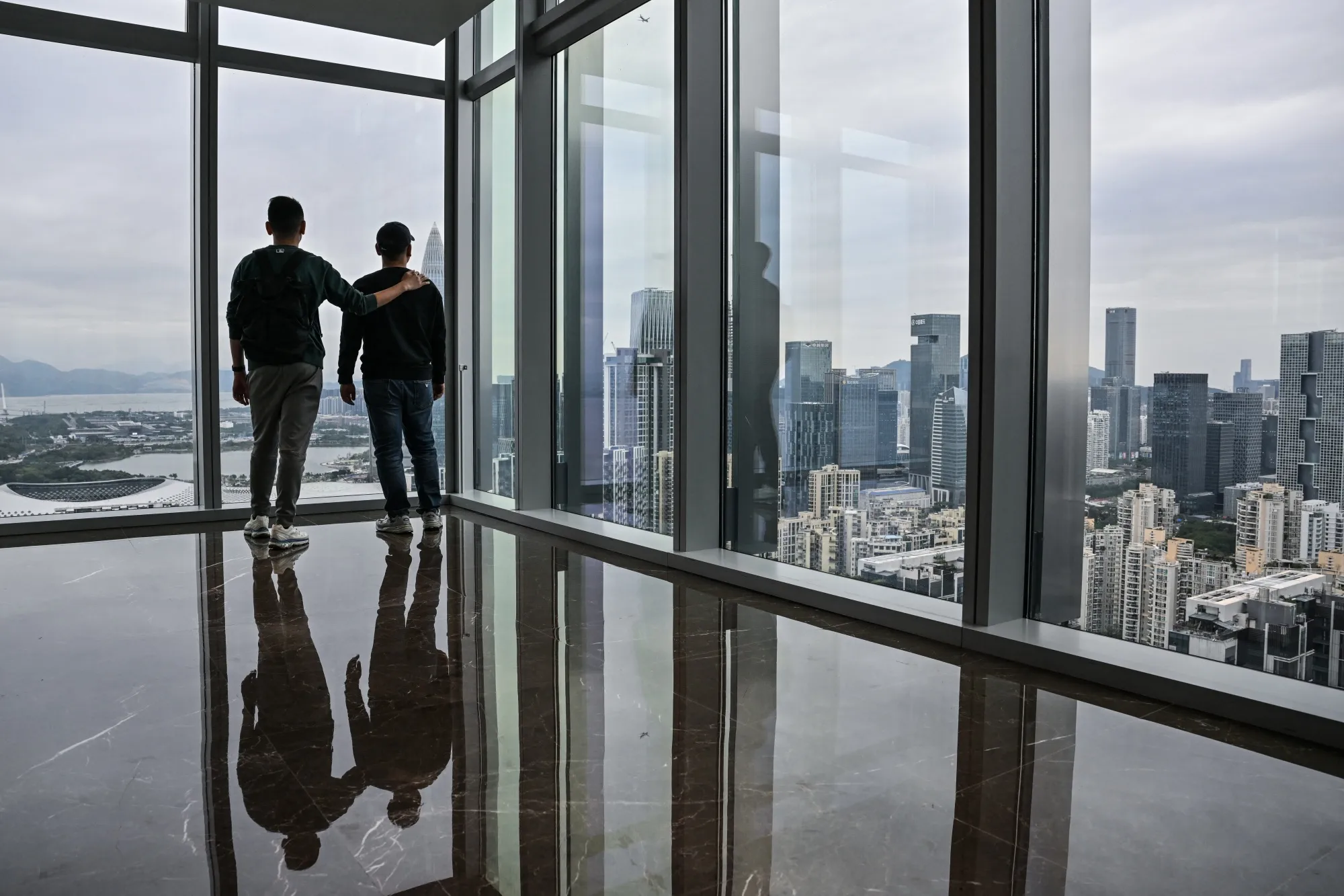 A couple looks over&nbsp;the skyline of Shenzhen, China.