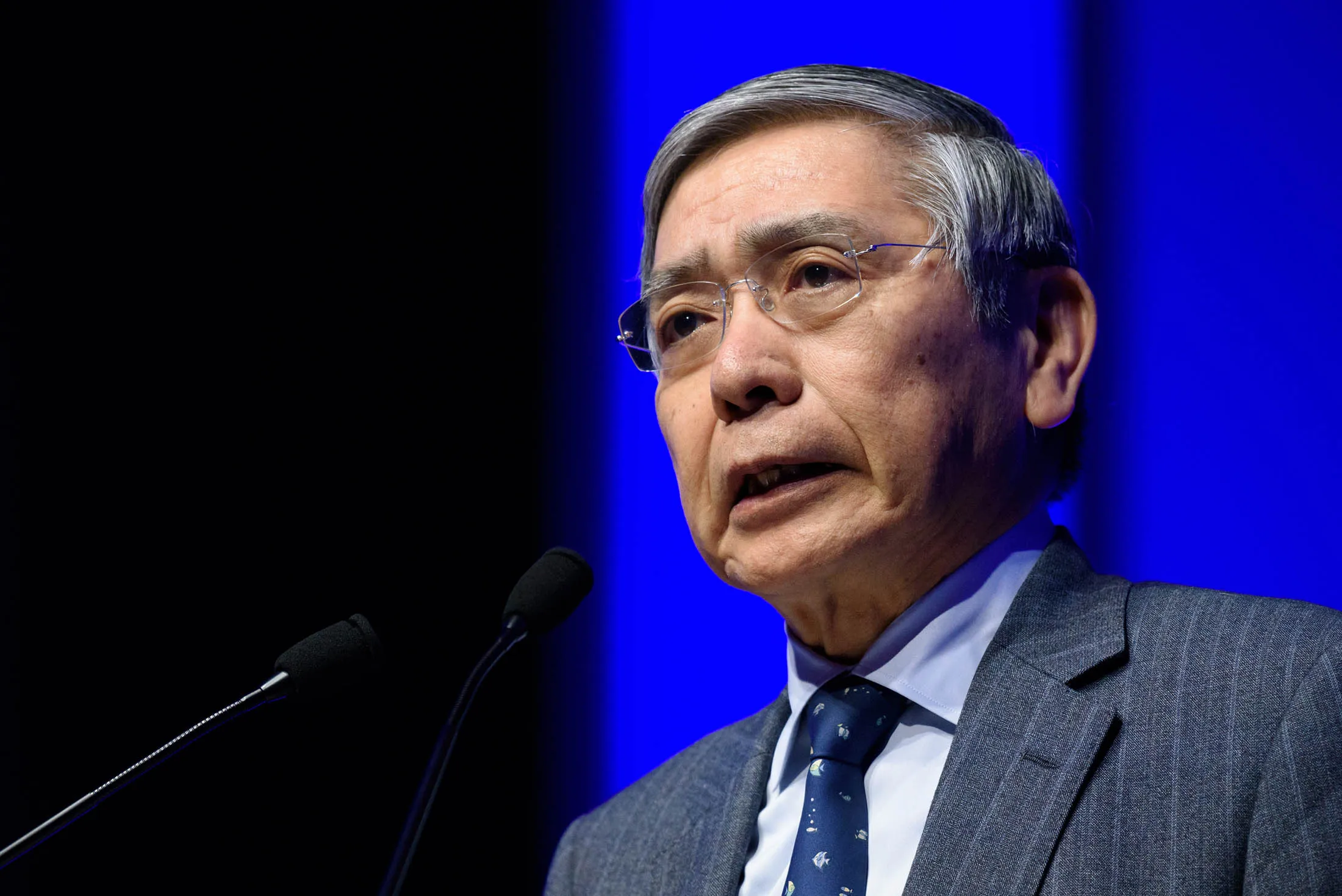黒田日銀総裁：理論的にはあり得る－２％達成前のＥＴＦ購入減 - Bloomberg
