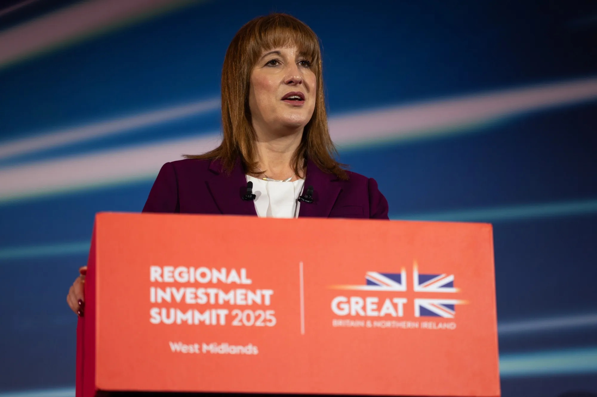 UK’s Reeves Vows to Beat OBR Forecasts as Tough Budget Looms - Bloomberg