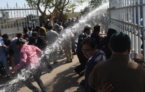 PAKISTAN-UNREST-KARACHI-PIA