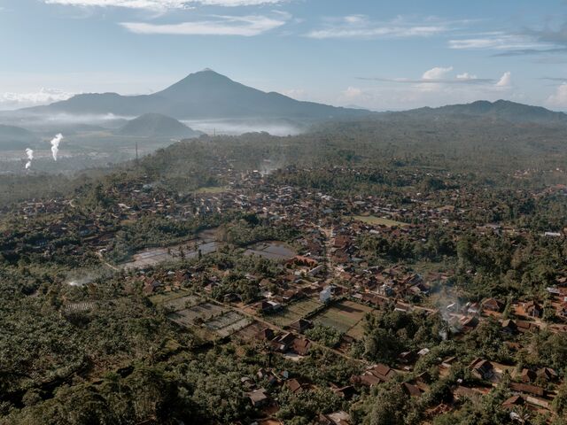The village of Ngarip at the southern end of theBukit Barisan mountain range.
