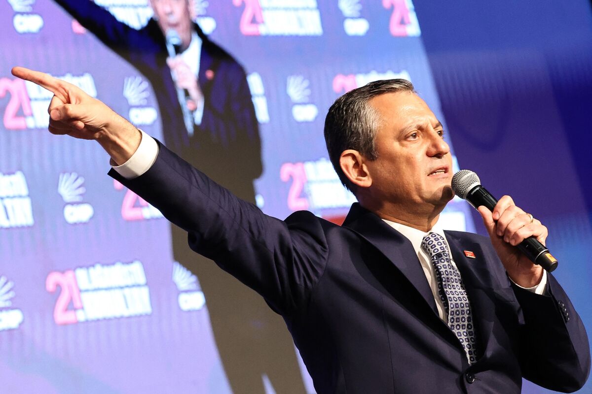 Turkey Launches Investigation into Opposition Leader Özgür Özel