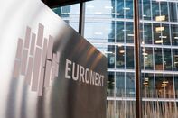 Bank of France Sees Sluggish Growth With Uncertainty High