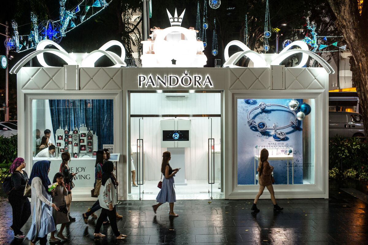 Pandora Finally Feels Some Investor Love After a Terrible Year Bloomberg