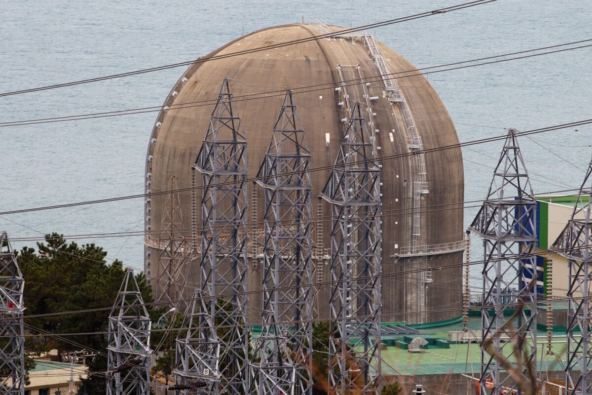 bloomberg.com - Shoko Oda - South Korea to Speed Up Nuclear Restart Amid Middle East Crisis