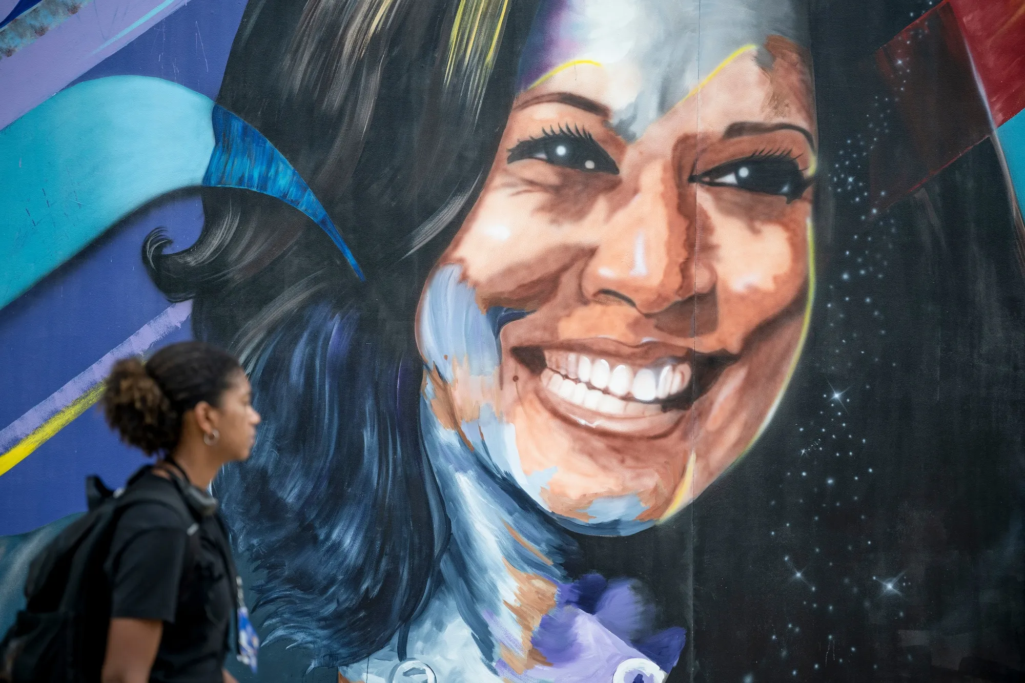 A&nbsp;mural of US Vice President Kamala Harris outside the United Center in Chicago&nbsp;on Aug. 18.