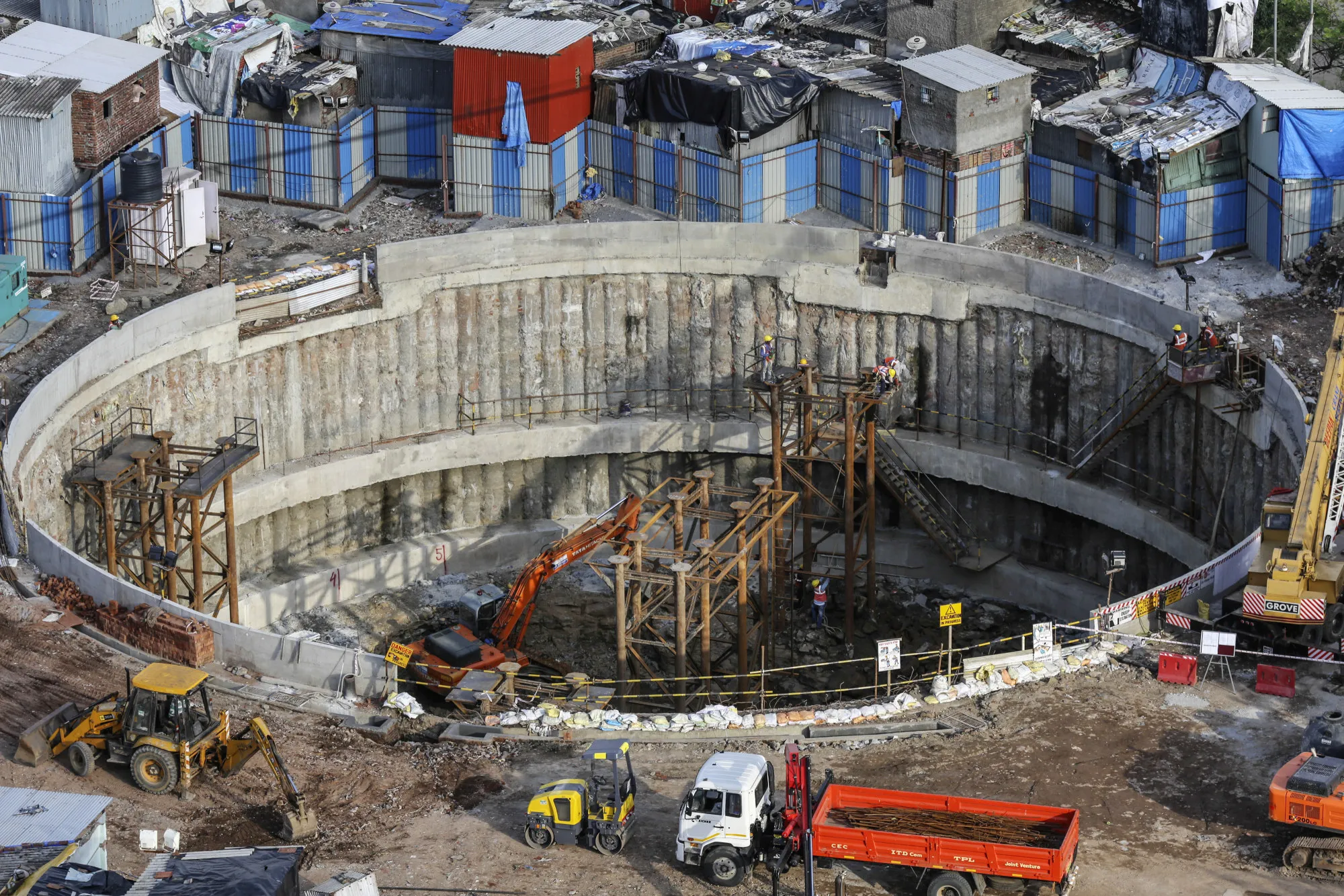 Operations at a Mumbai Metro Rail Corp. Tunnel Excavation Site