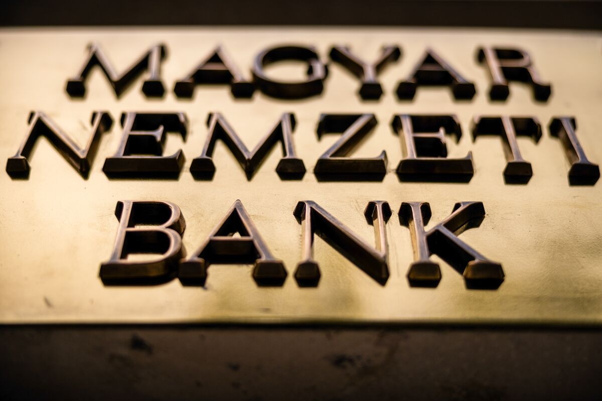 Hungary Escalates Battle Against Inflation by Pausing Rates, Cutting Target