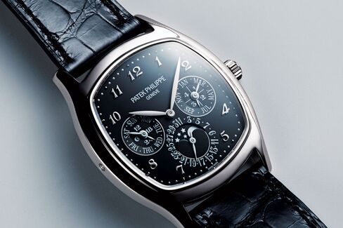 Tracking leap years is critical for calendar watches, and it wasn’t until 1955 that the 1-4 indicator, seen here on the Patek Philippe 5940G, made its way to the dial. Cramming all 31 days of the month would render the dial illegible, so only the odd numbers are shown. Even with the reduction, it gets a little tight between the 31 and 1. This not-quite-round, not-quite-square case is unique to Patek Philippe. The extra-wide space on the dial gives the additional numbers on the face room to breathe.