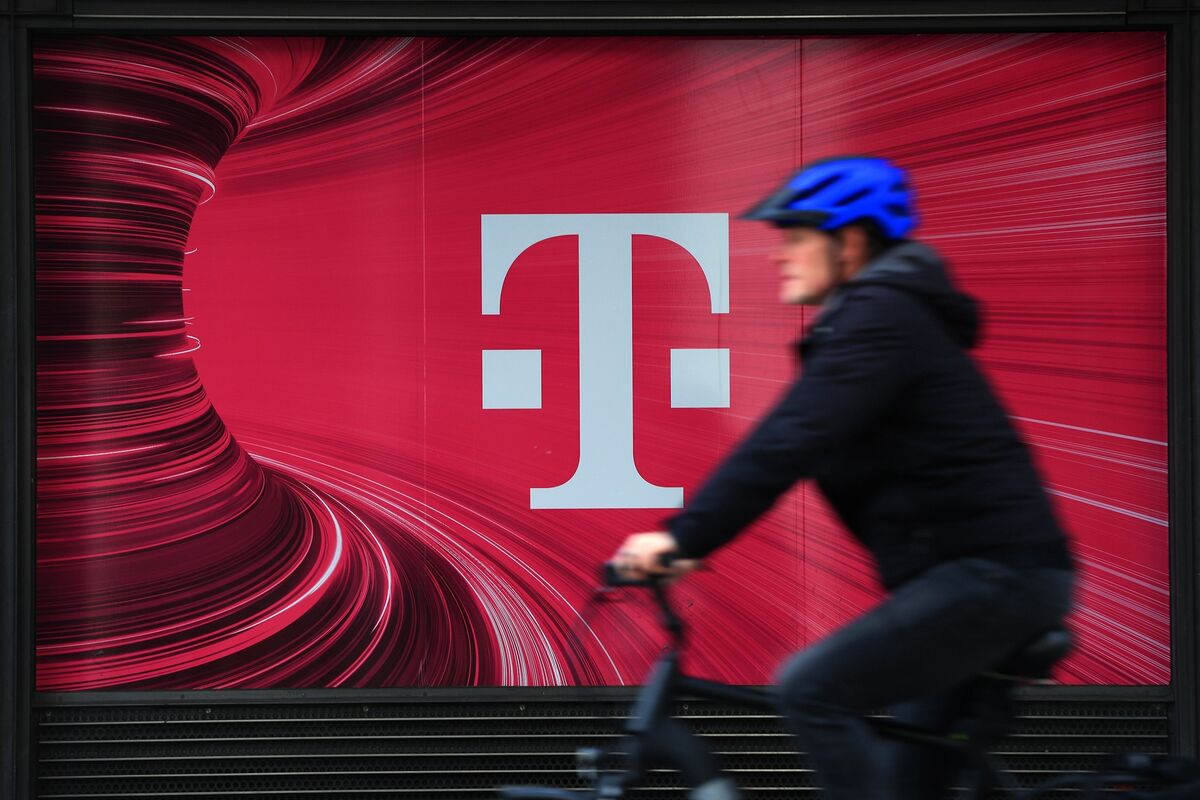 Deutsche Telekom To Buy Back As Much As €2 Billion In Shares - Bloomberg