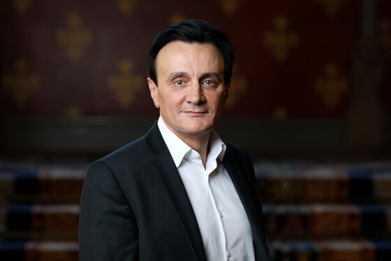 EU Demands Access to AstraZeneca’s U.K. Vaccine Supplies in Call