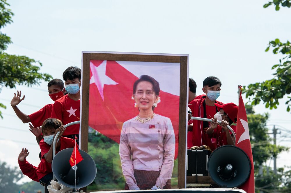 Aung San Suu Kyi Myanmar President Set To Cast Early Votes Bloomberg