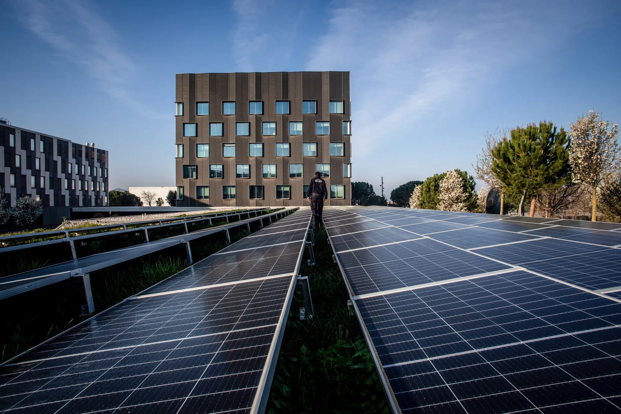 The European Commission wants&nbsp;over 300 gigawatts of photovoltaics installed by the middle of this decade.