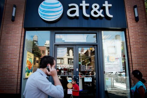 AT&T Losing T-Mobile Seen Spurring Exodus on Dropped Calls