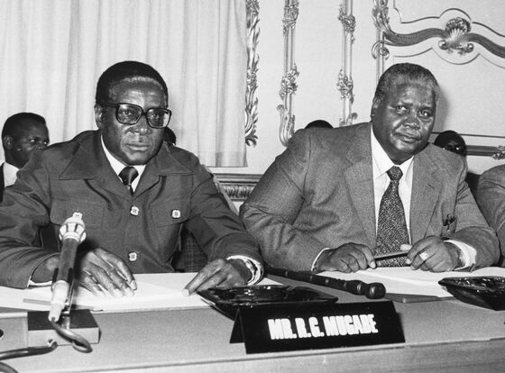 Robert Mugabe, Zimbabwe’s Hero Who Turned Villain, Dies at 95