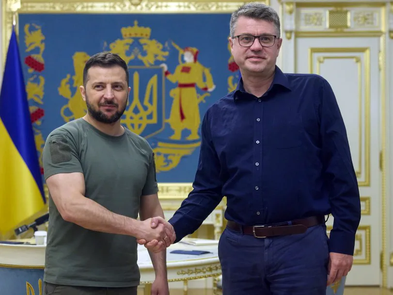 Urmas Reinsalu, right and&nbsp;Volodymyr Zelenskiy on Aug. 3.