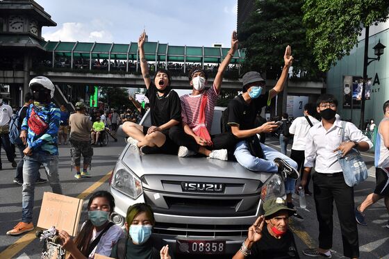 Thai Leaders Have No Easy Options to End Anti-Monarchy Protests